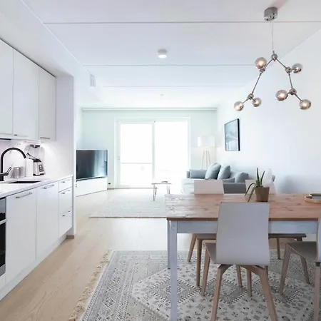 Convenient 1 Bedroom In Apartment *